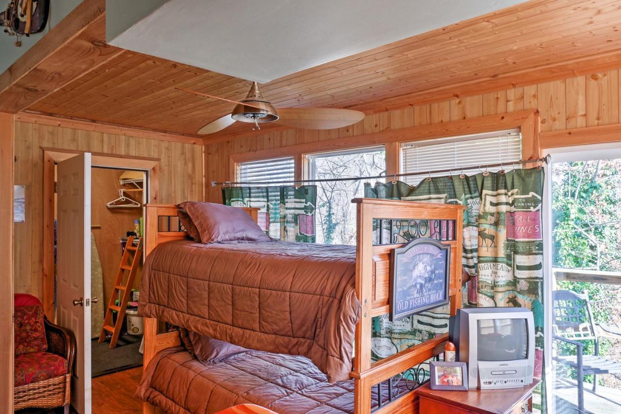Paradise Cove With Boathouse And Dock Holiday home